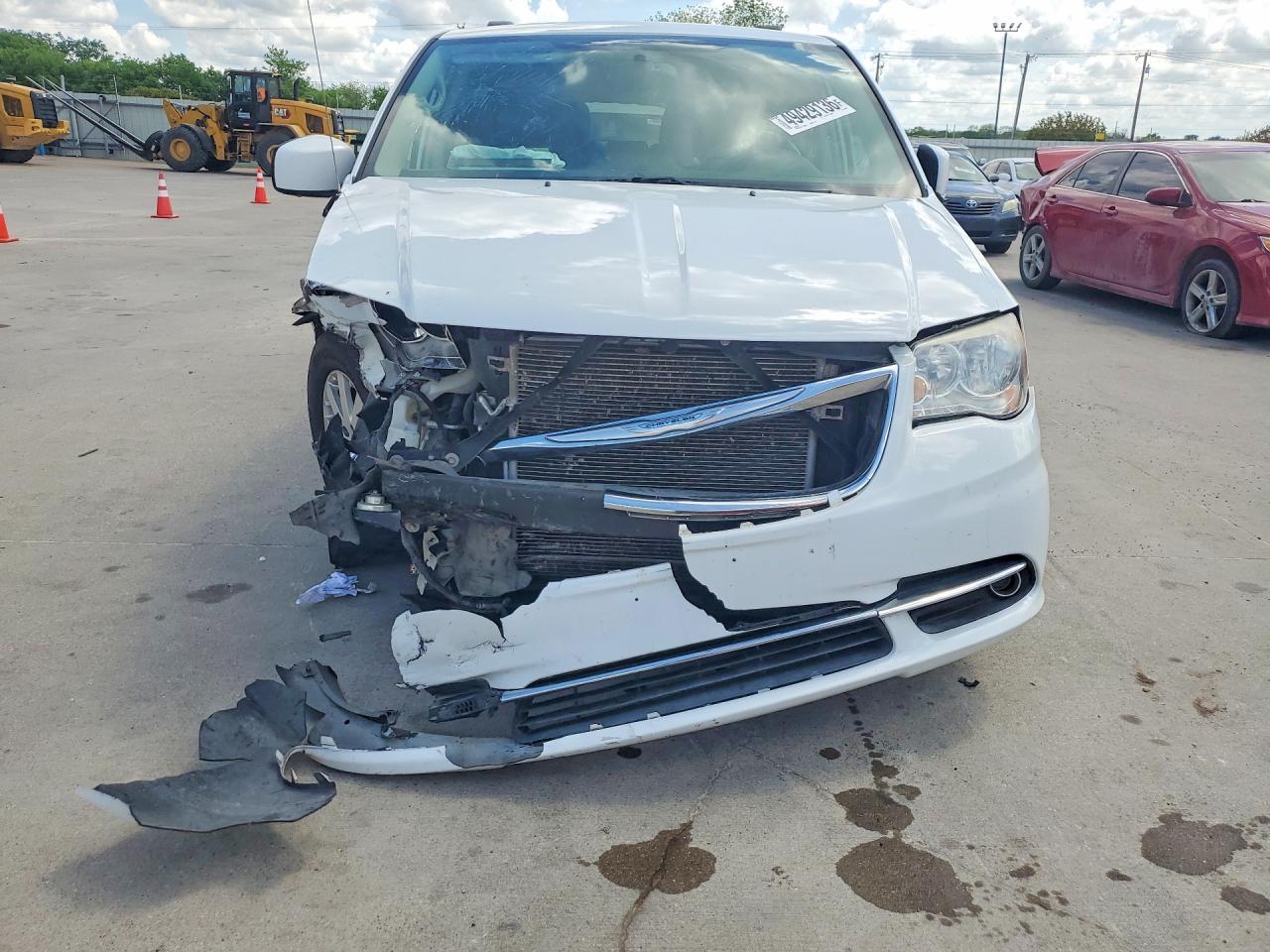 CHRYSLER TOWN & COUNTRY