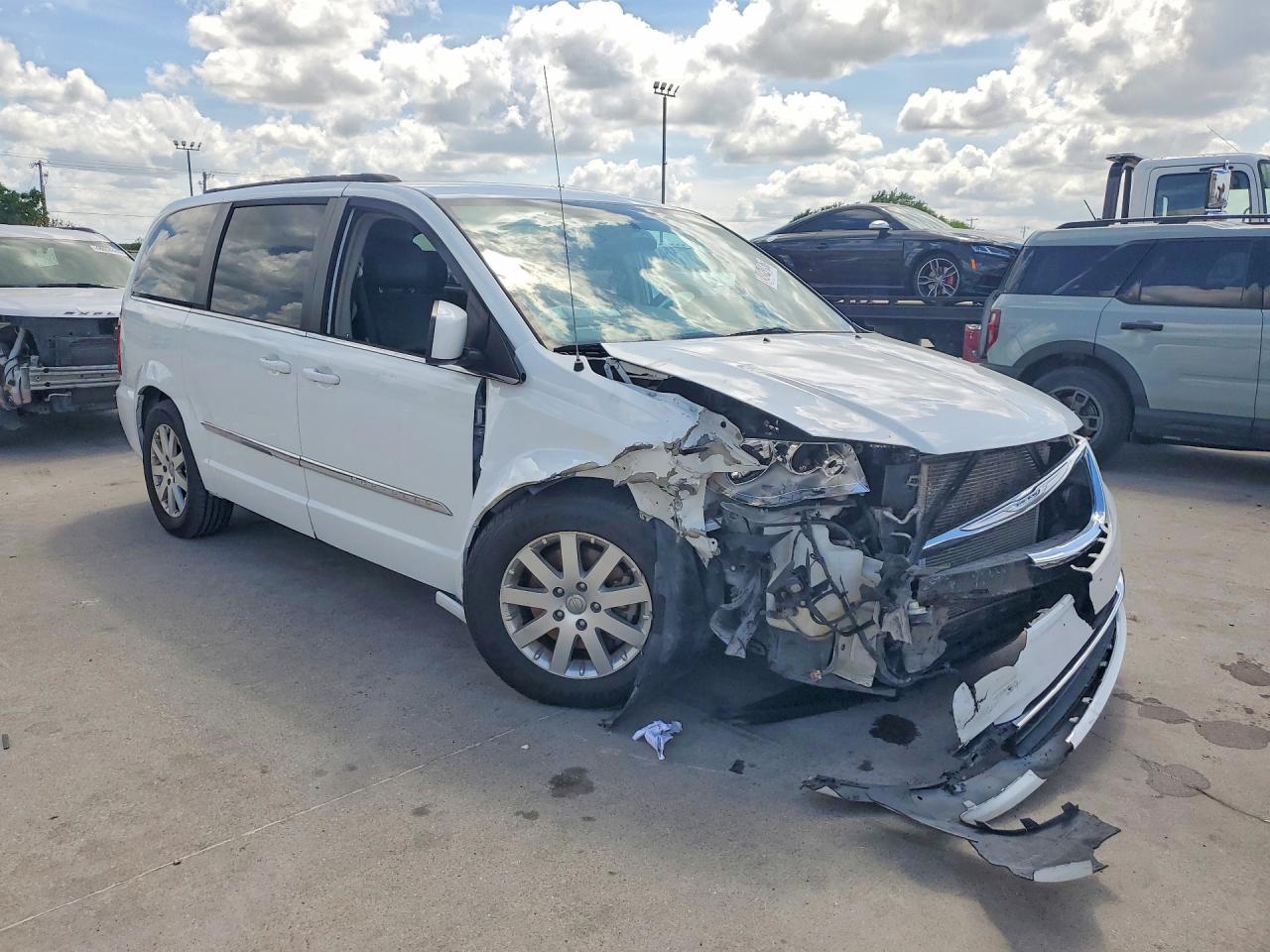 CHRYSLER TOWN & COUNTRY