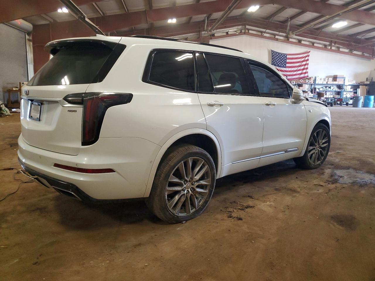 CADILLAC XT6