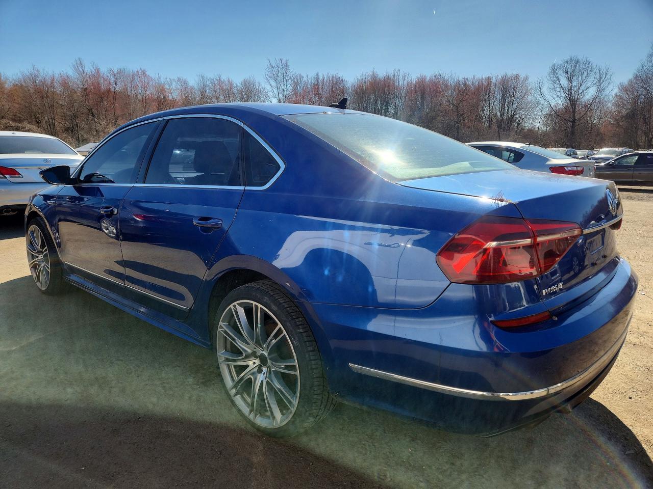 2017 VOLKSWAGEN PASSAT — фото 2