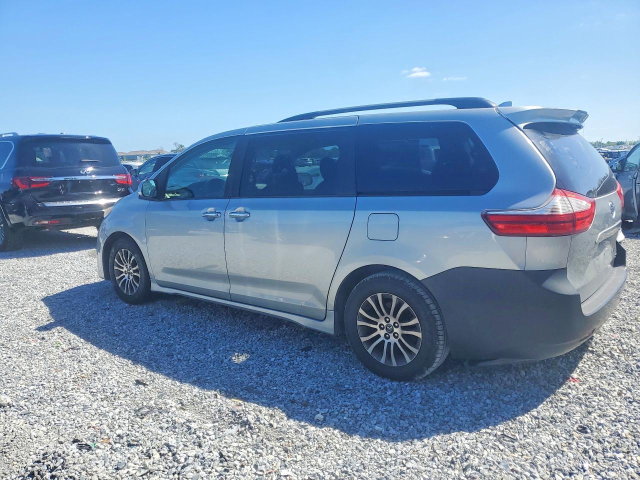 TOYOTA SIENNA