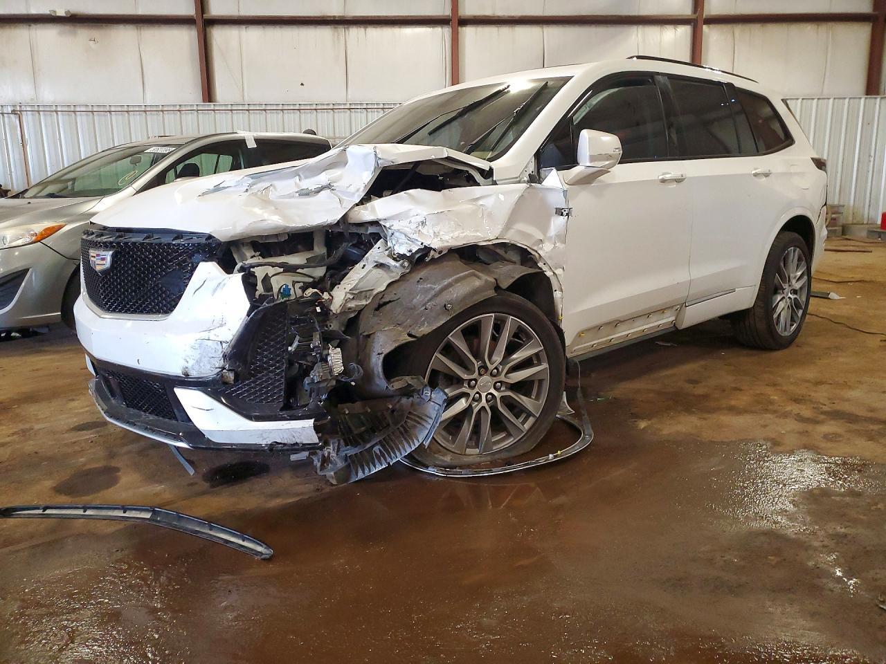CADILLAC XT6