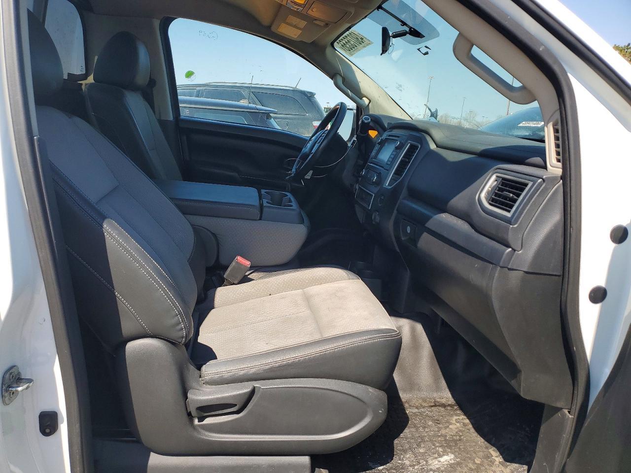 NISSAN TITAN