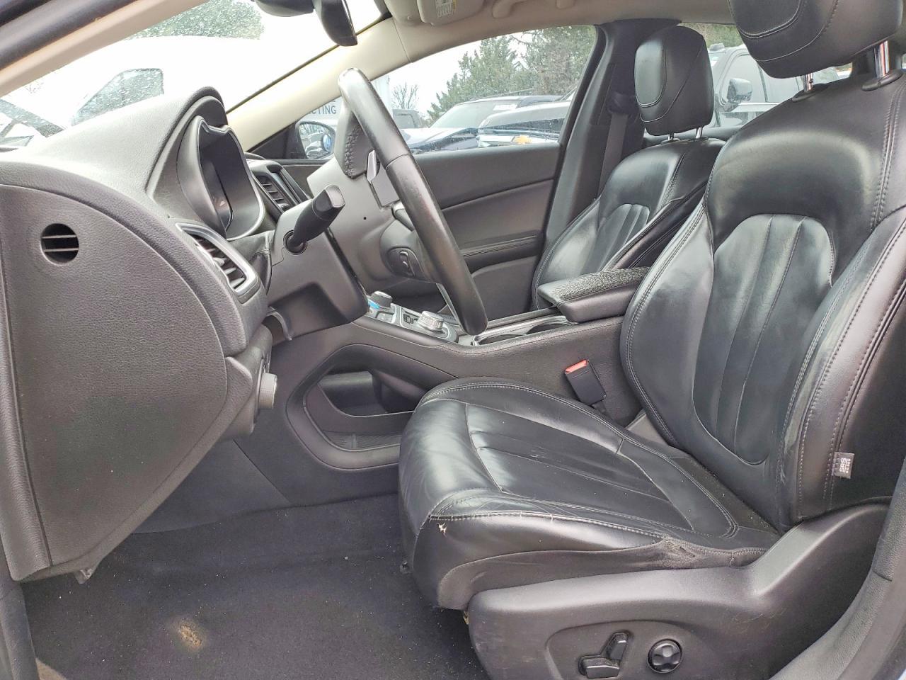 CHRYSLER 200