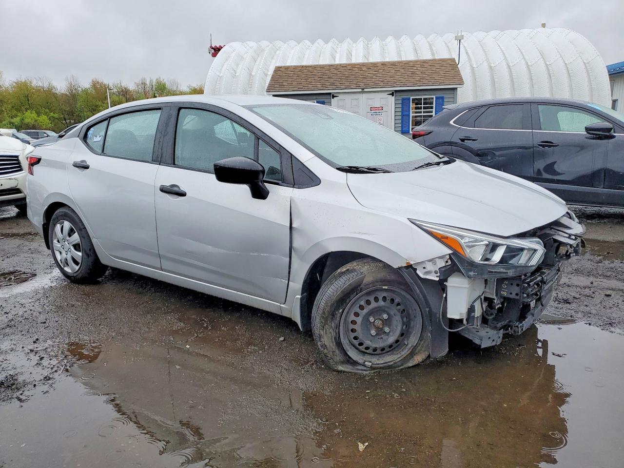 NISSAN VERSA