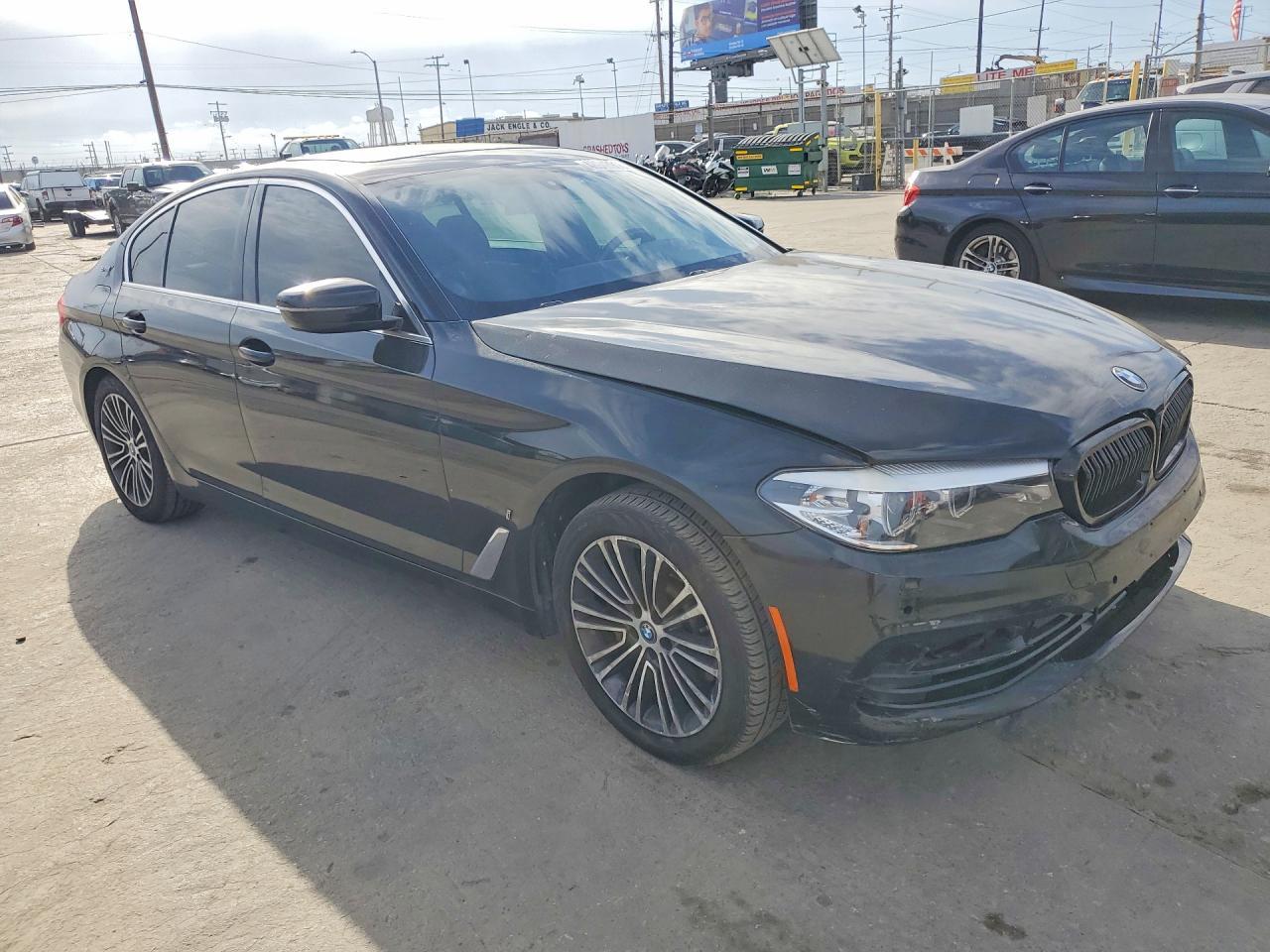 2019 BMW 5 SERIES — фото 4