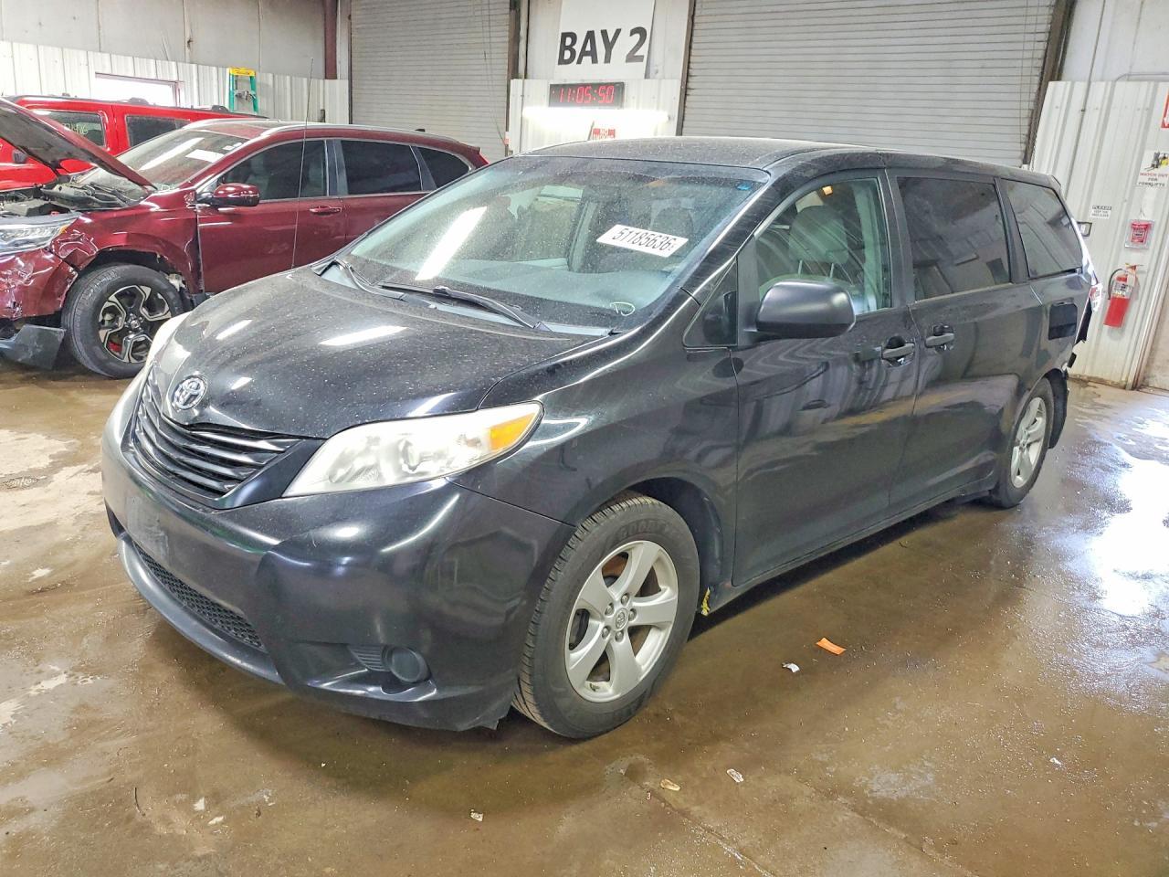 2013 TOYOTA SIENNA — фото 1