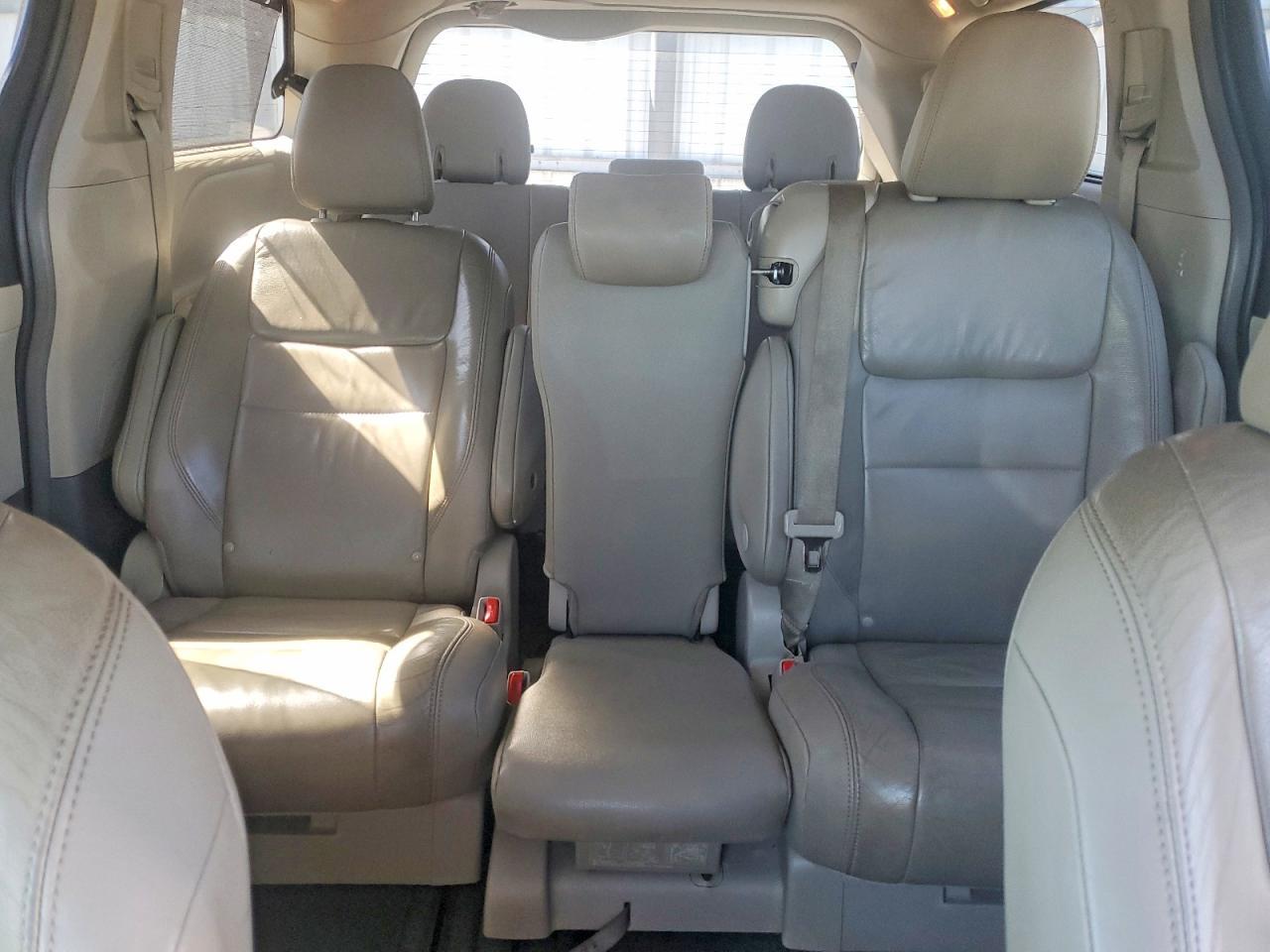TOYOTA SIENNA
