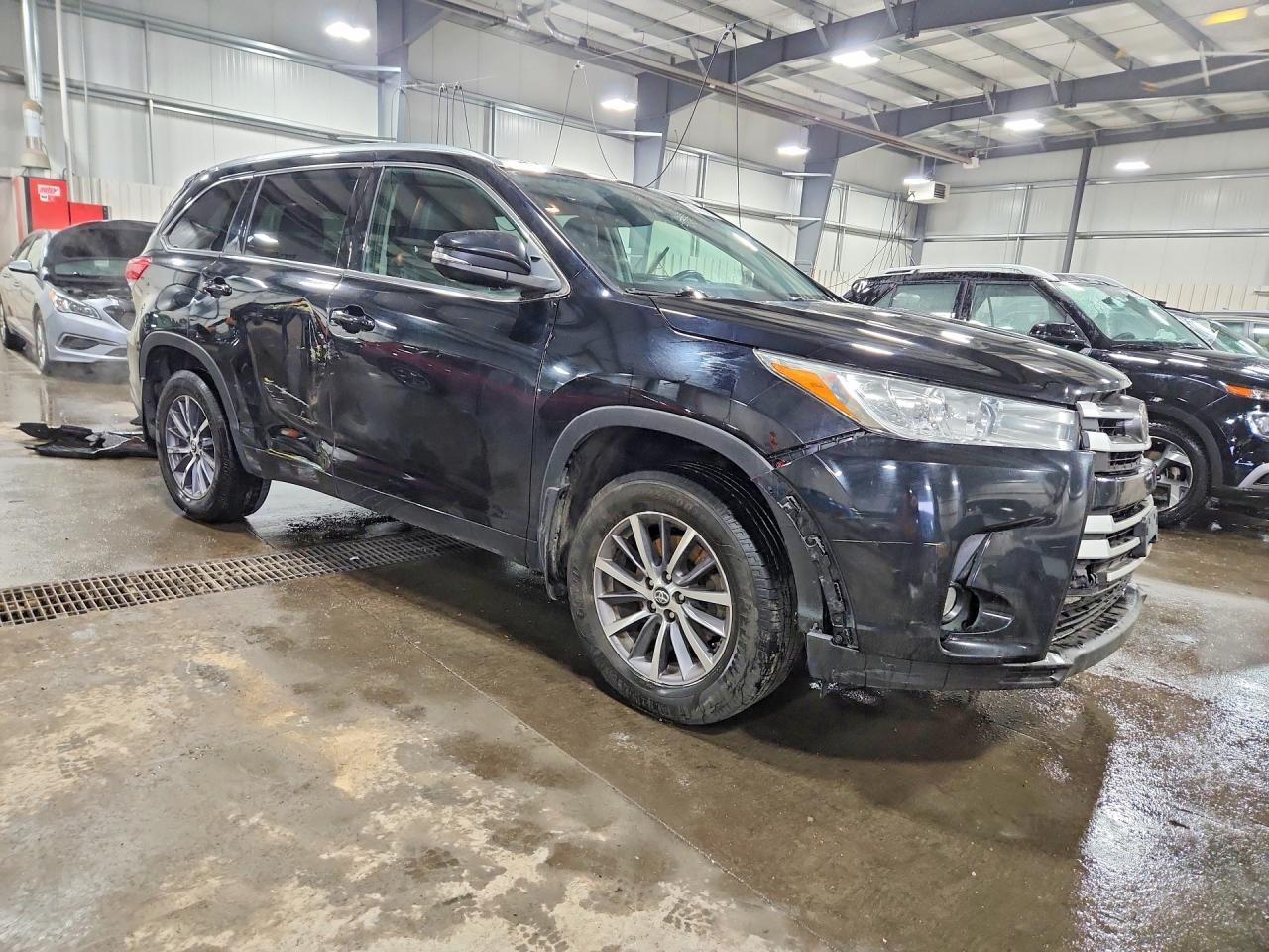 2017 TOYOTA HIGHLANDER — фото 4