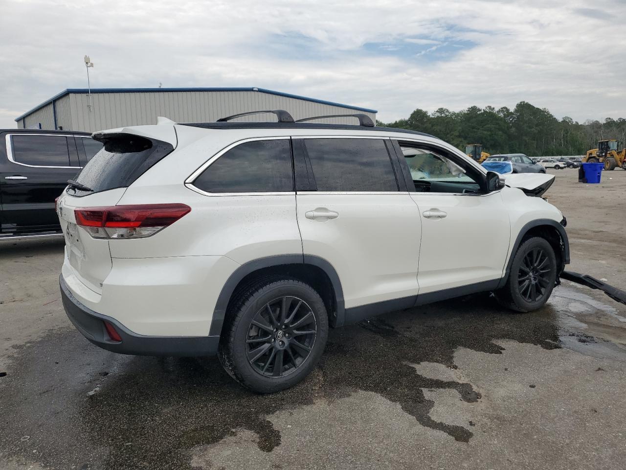 2019 TOYOTA HIGHLANDER — фото 3