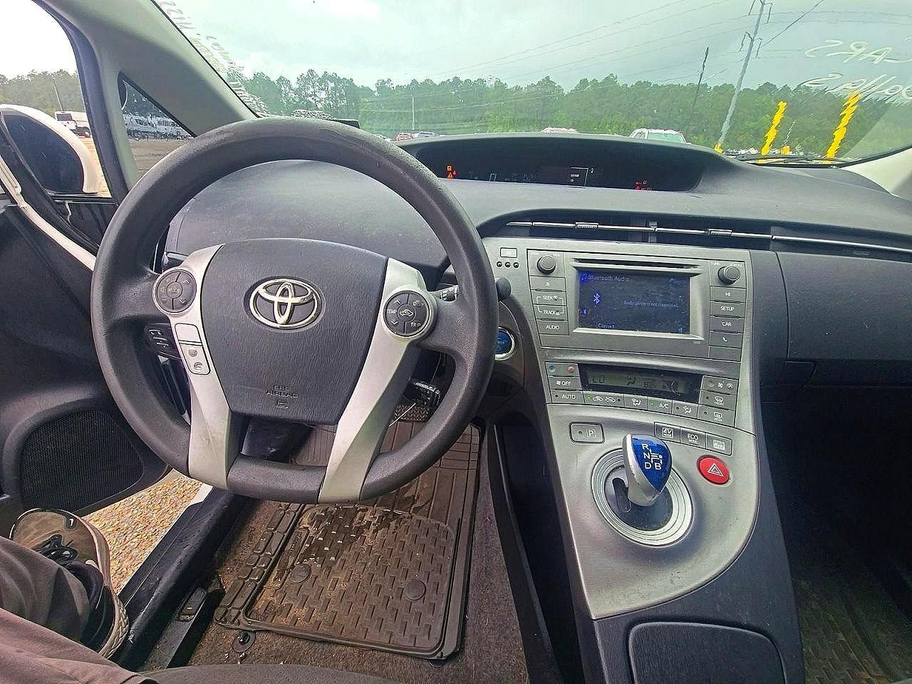 TOYOTA PRIUS