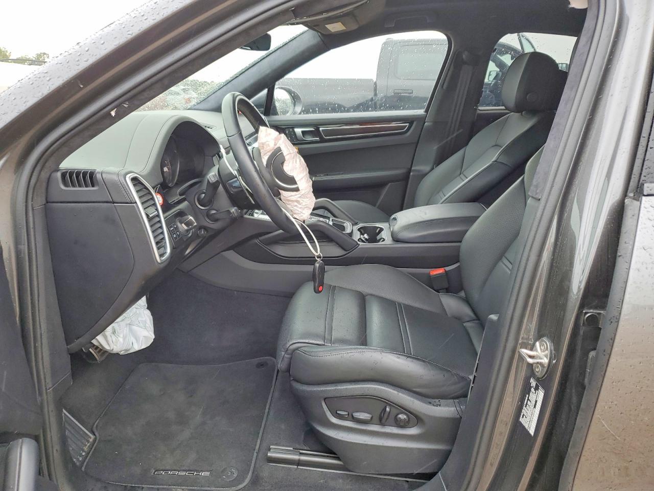 PORSCHE CAYENNE COUPE