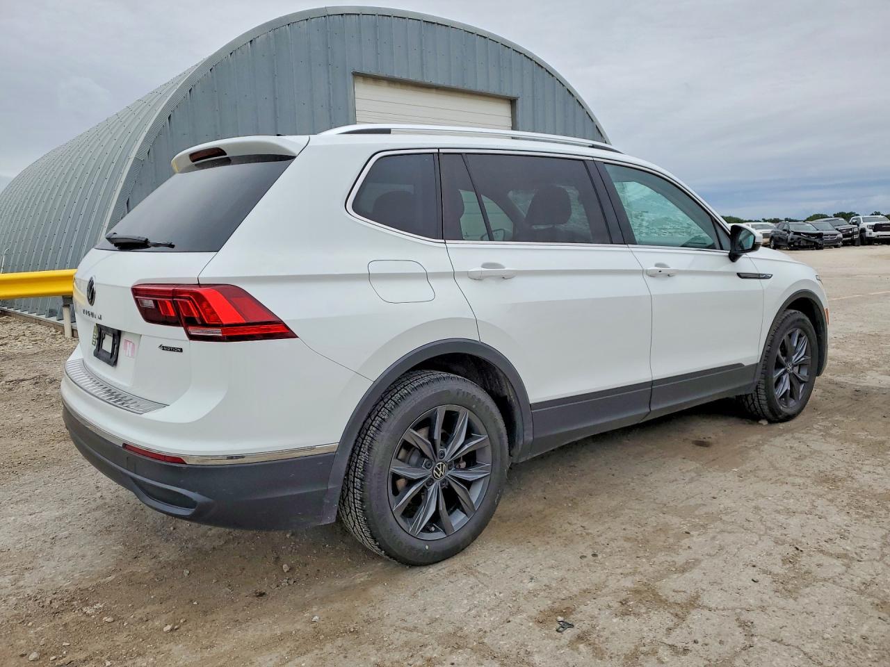2024 VOLKSWAGEN TIGUAN — фото 3