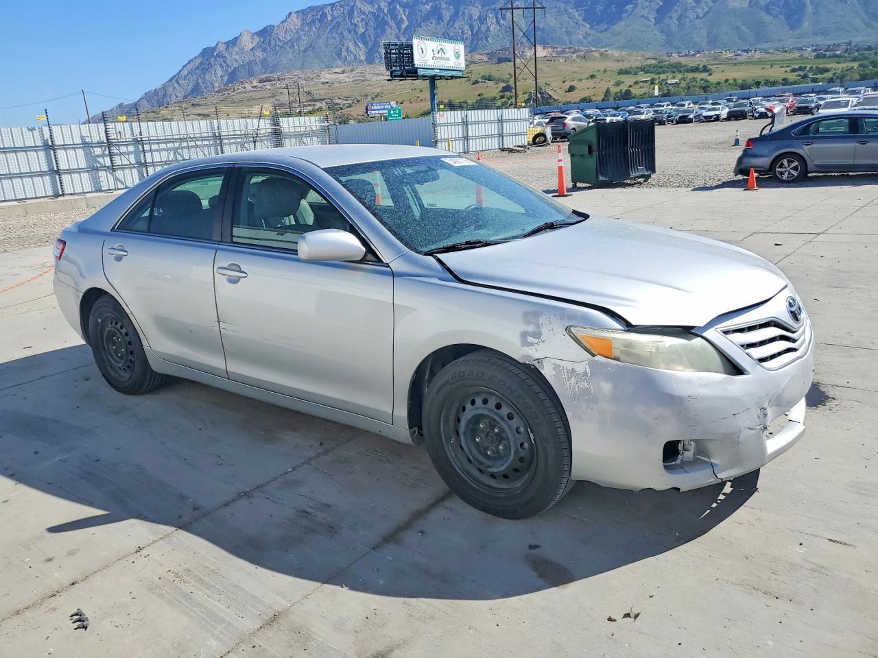 2010 TOYOTA CAMRY — фото 4