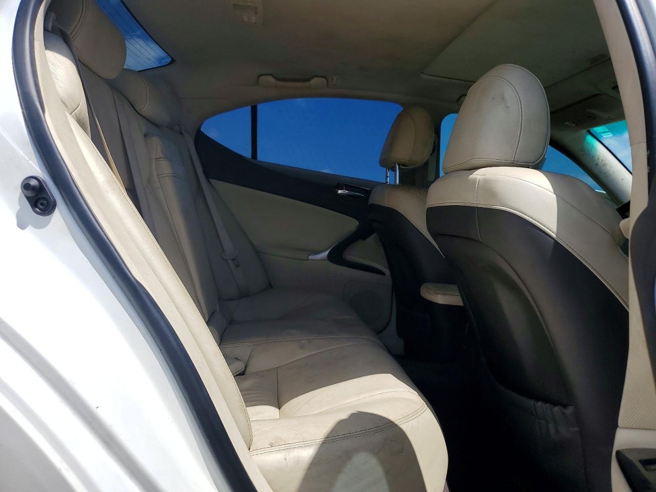 2013 LEXUS IS 250 — фото 10