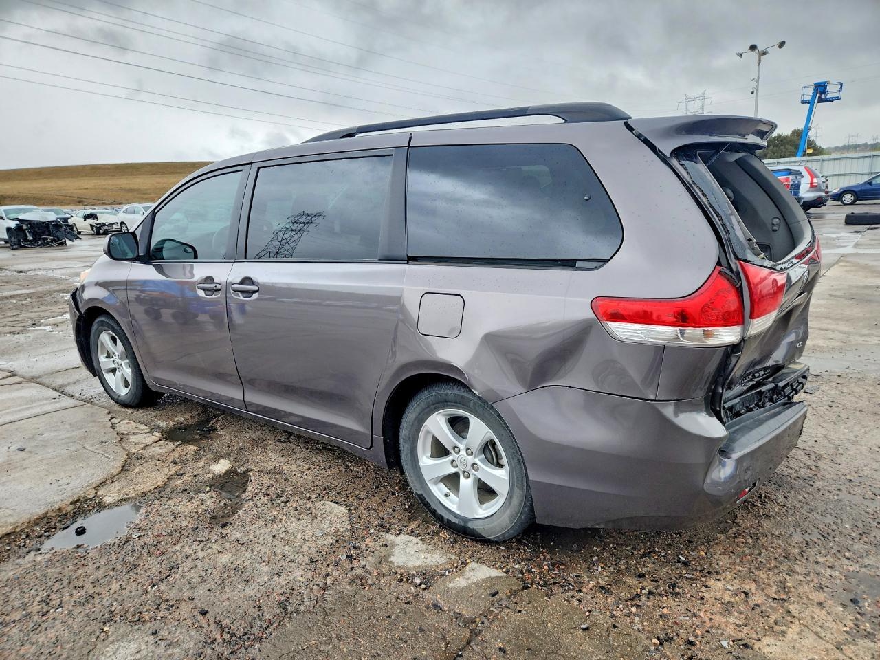 2013 TOYOTA SIENNA — фото 2