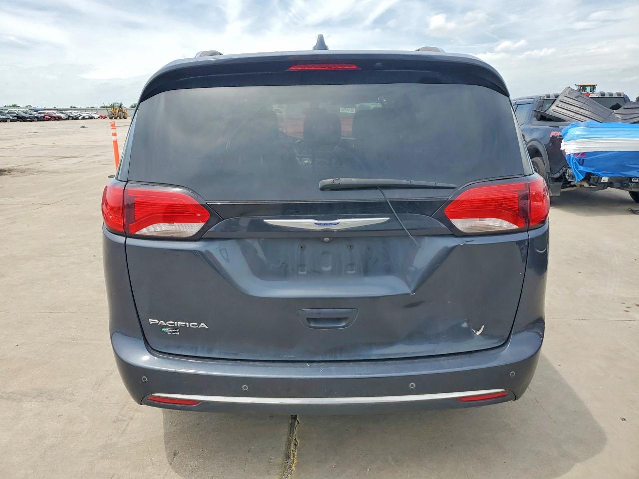 CHRYSLER PACIFICA