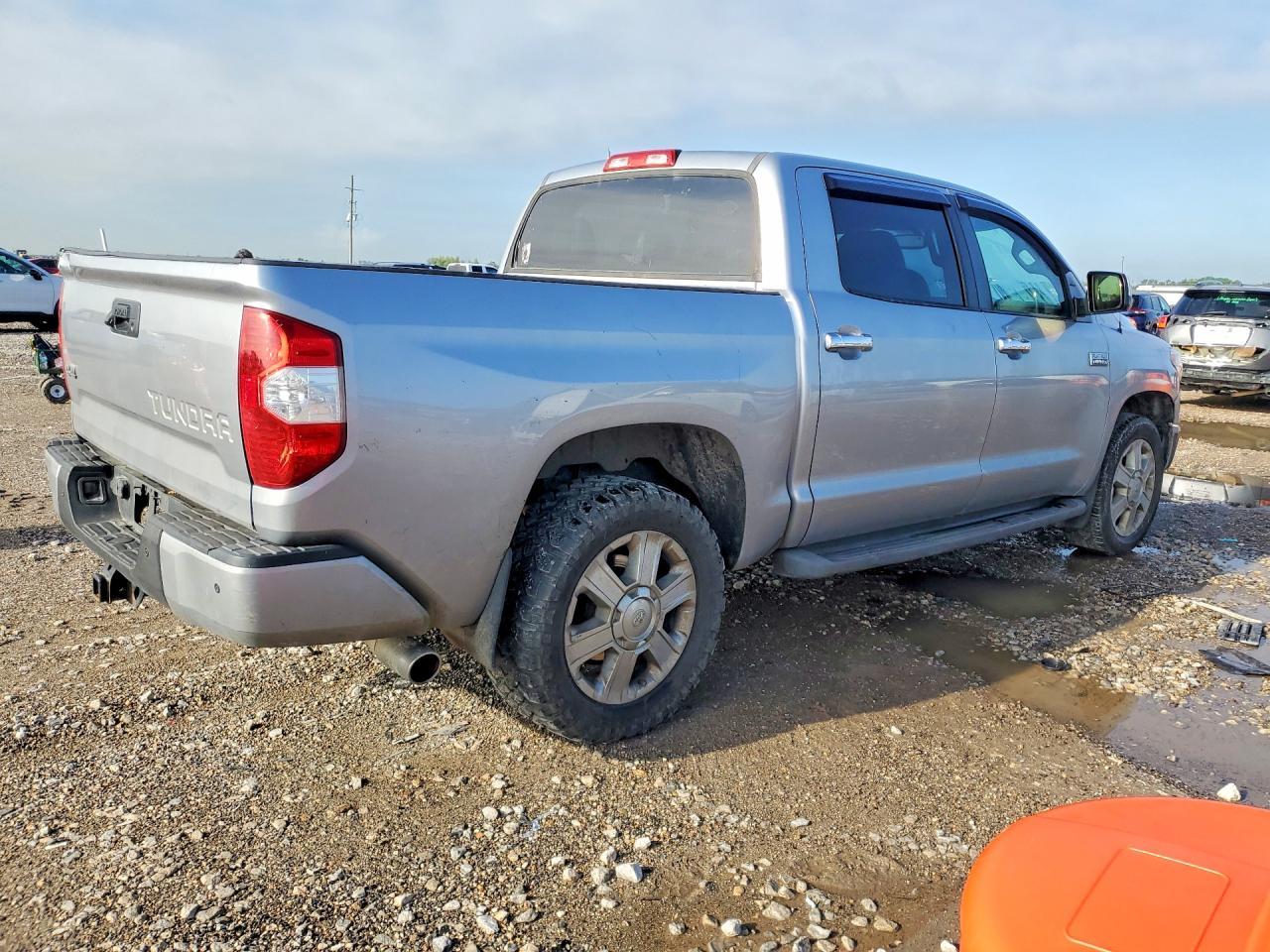 2015 TOYOTA TUNDRA — фото 3