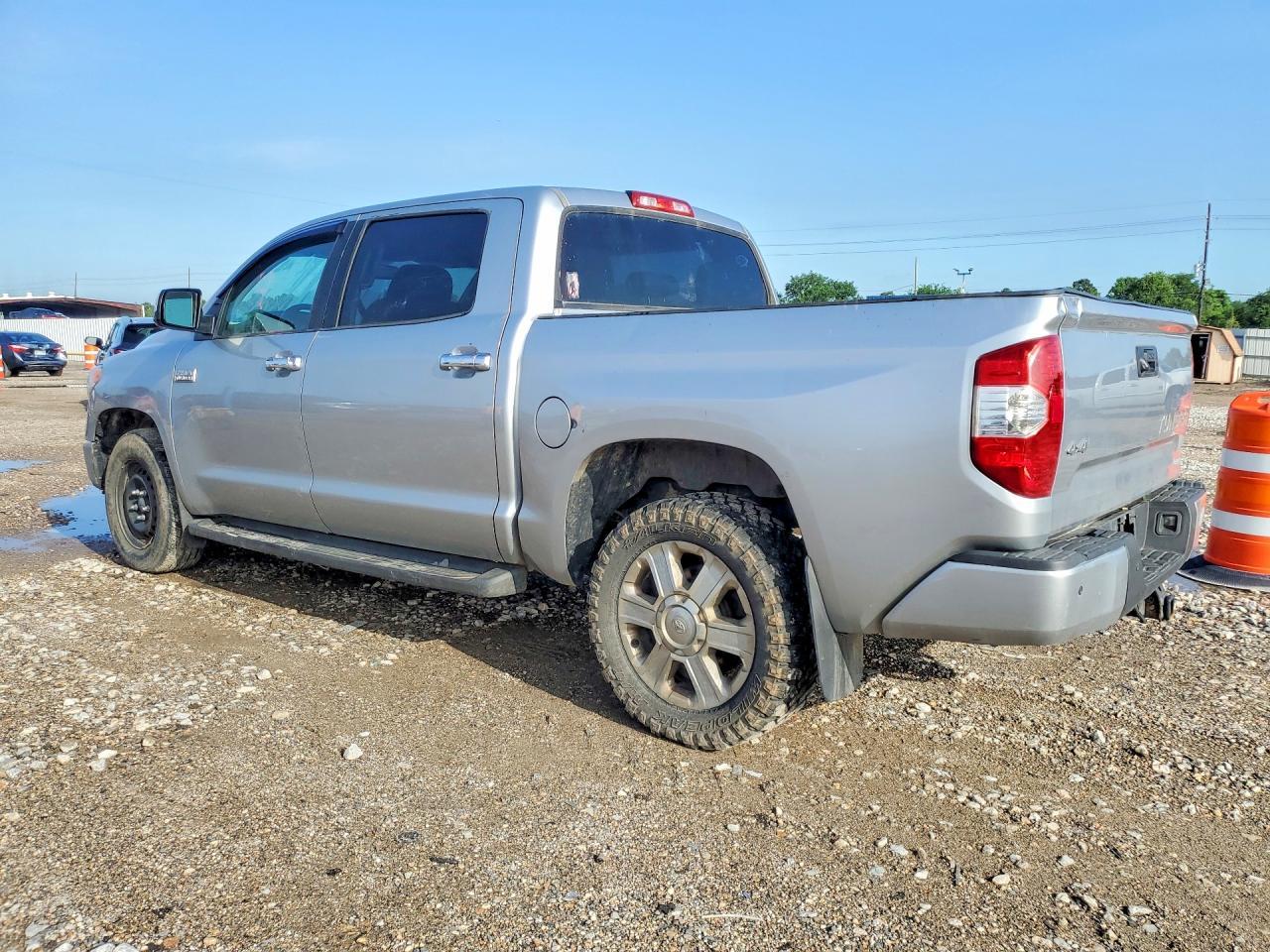 2015 TOYOTA TUNDRA — фото 2