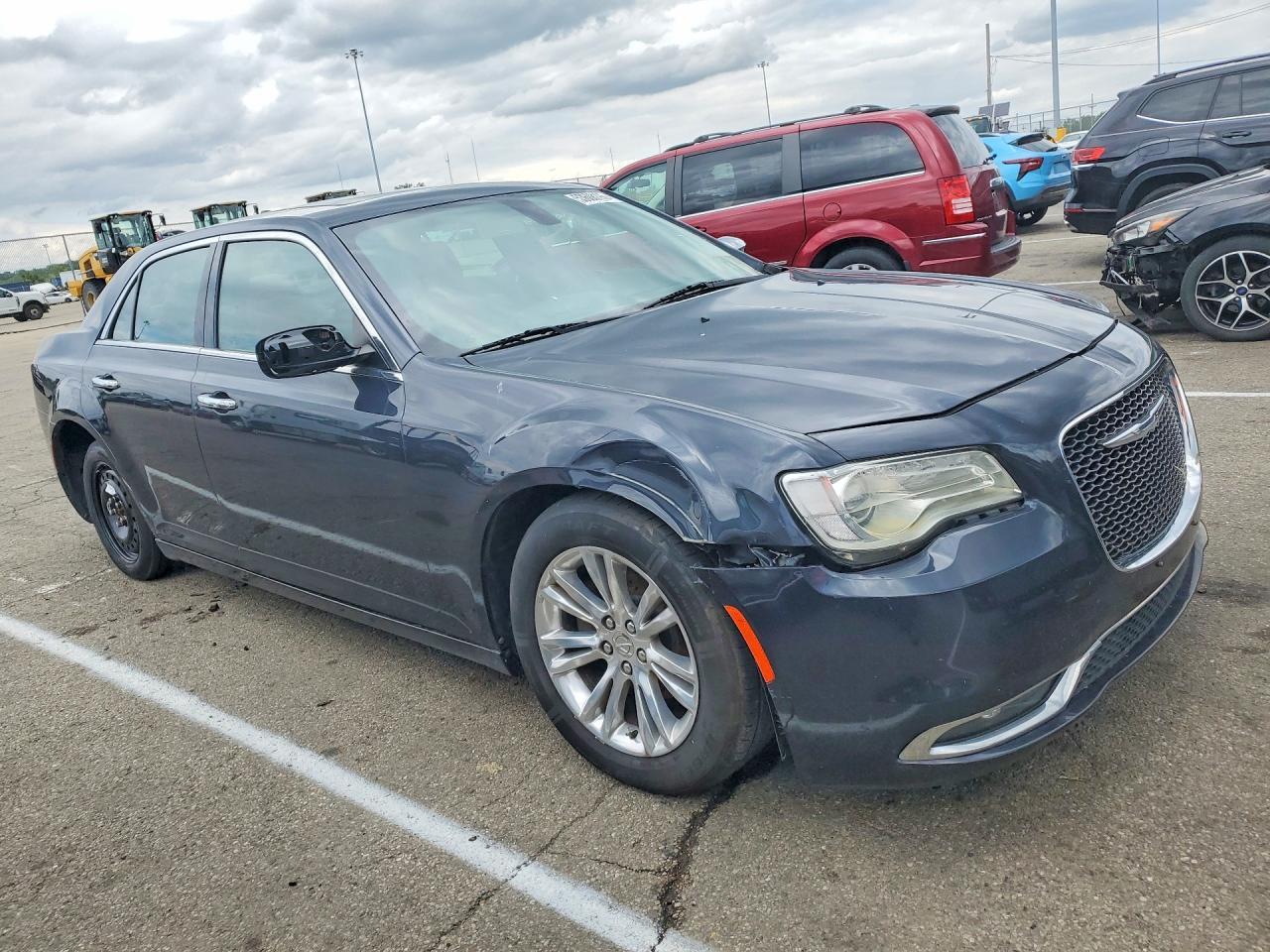 2017 CHRYSLER 300C — фото 4