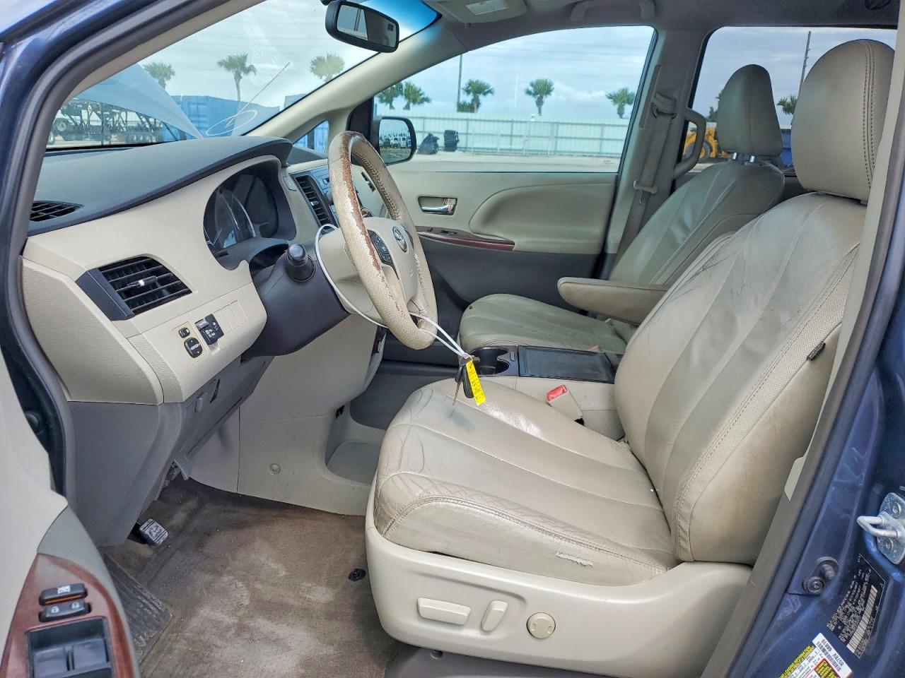 2014 TOYOTA SIENNA — фото 7
