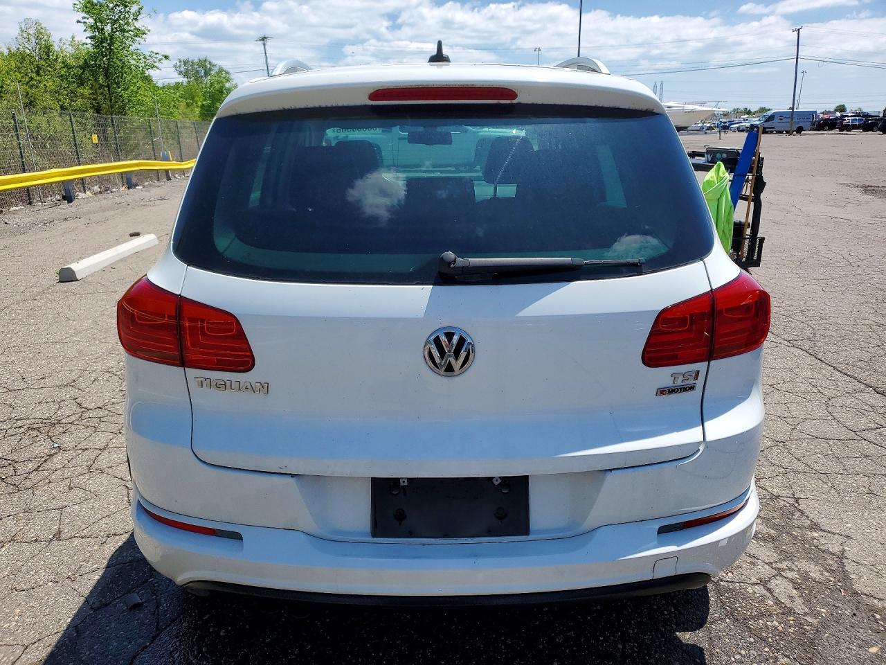 VOLKSWAGEN TIGUAN