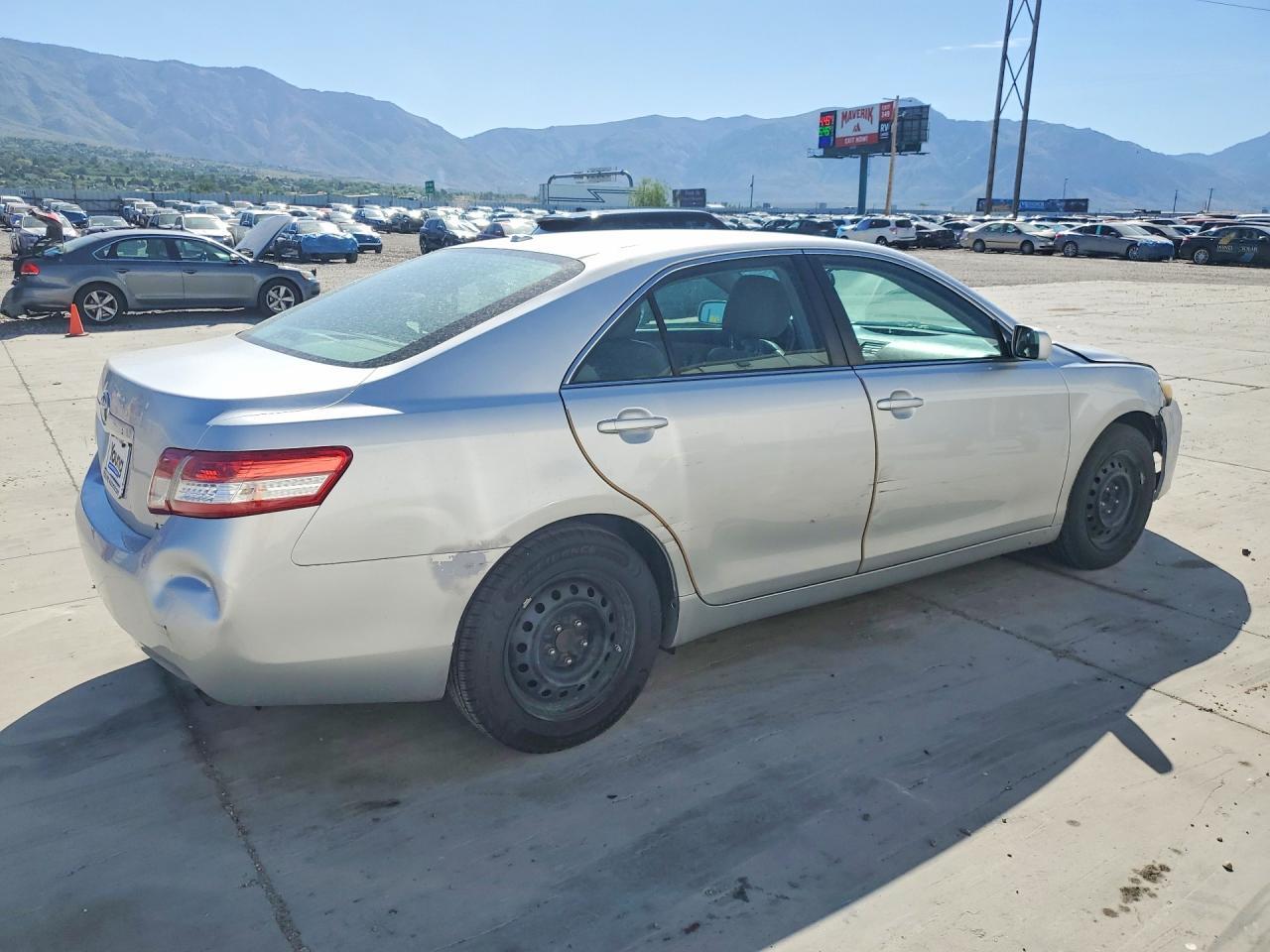 2010 TOYOTA CAMRY — фото 3