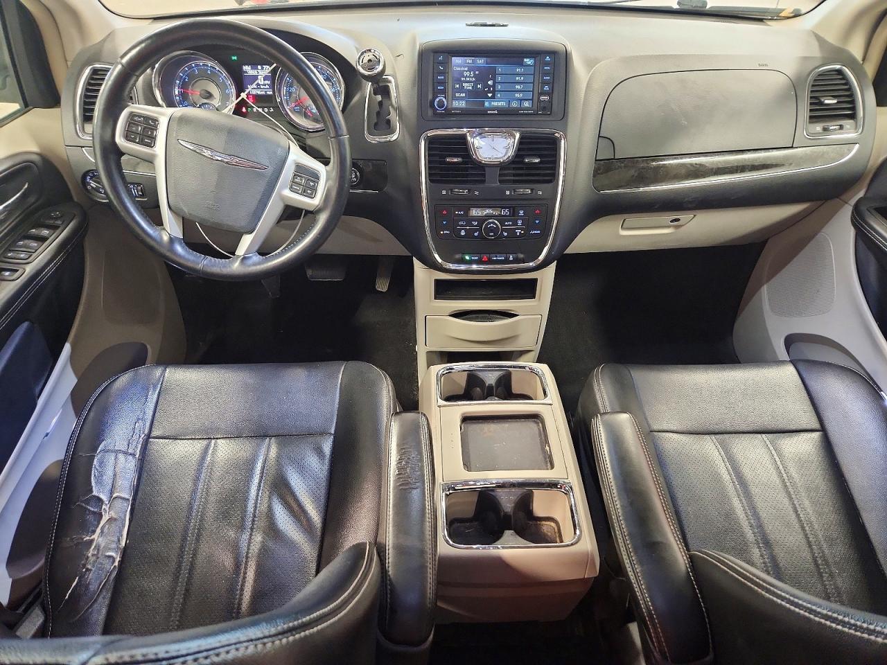 2015 CHRYSLER TOWN & COUNTRY — фото 8