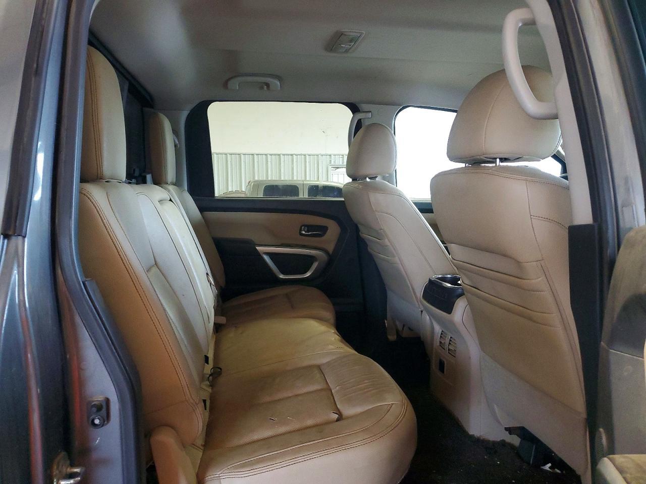 NISSAN TITAN