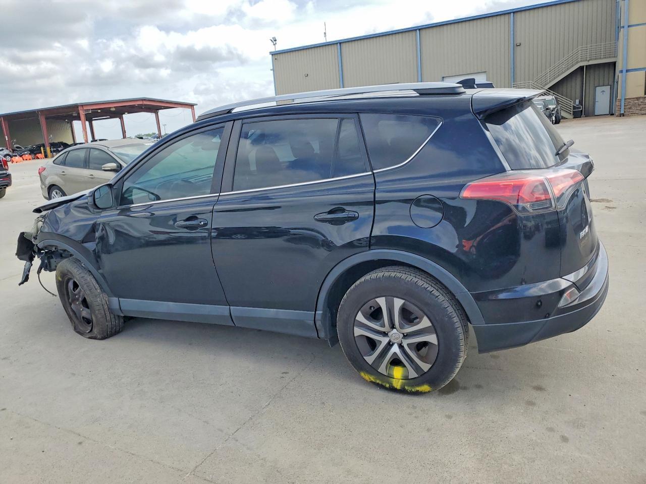 2018 TOYOTA RAV4 — фото 2
