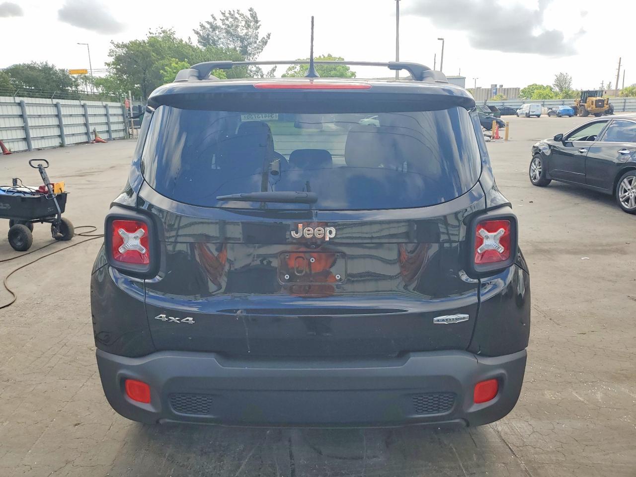 2016 JEEP RENEGADE — фото 6