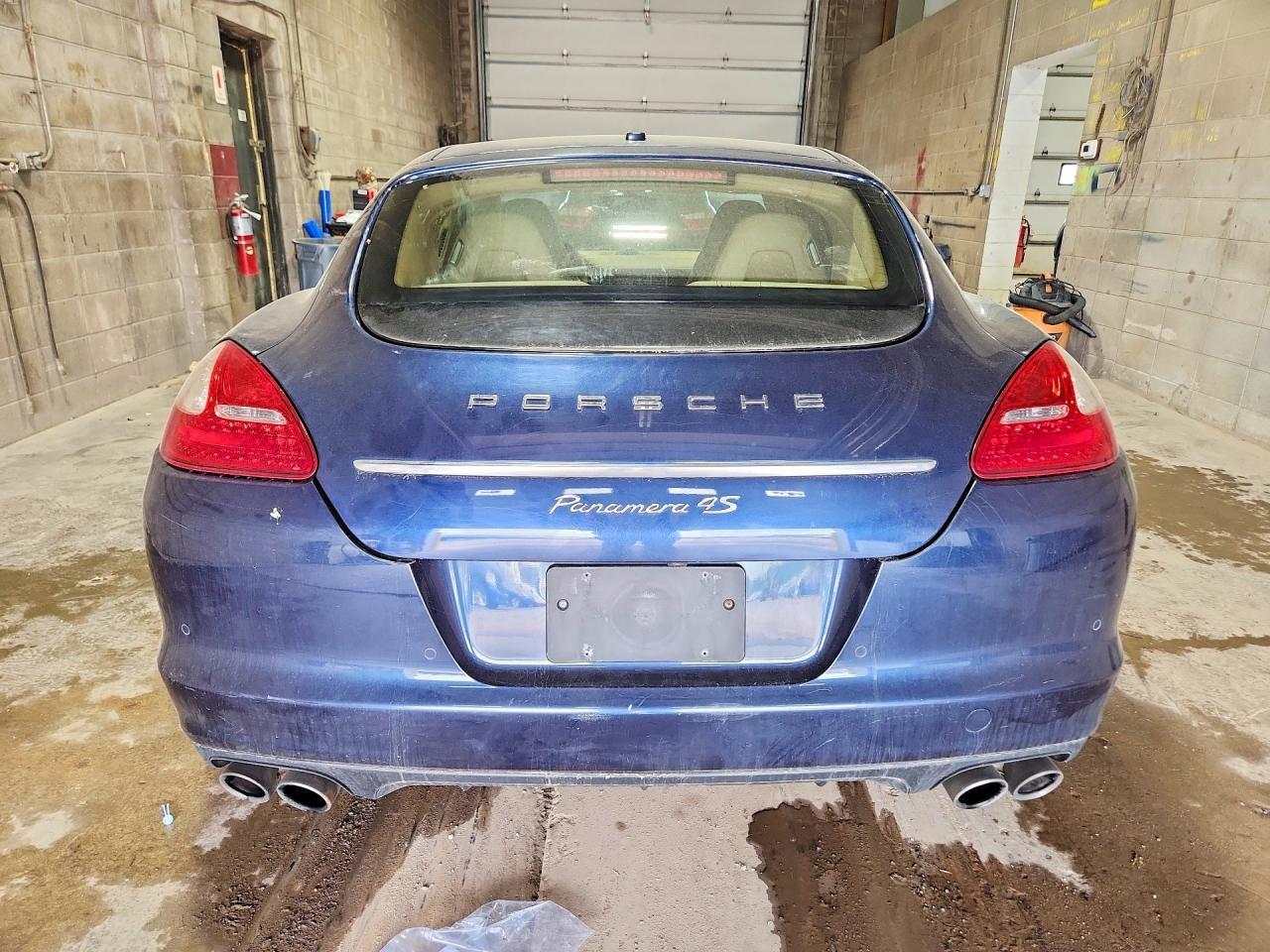 PORSCHE PANAMERA