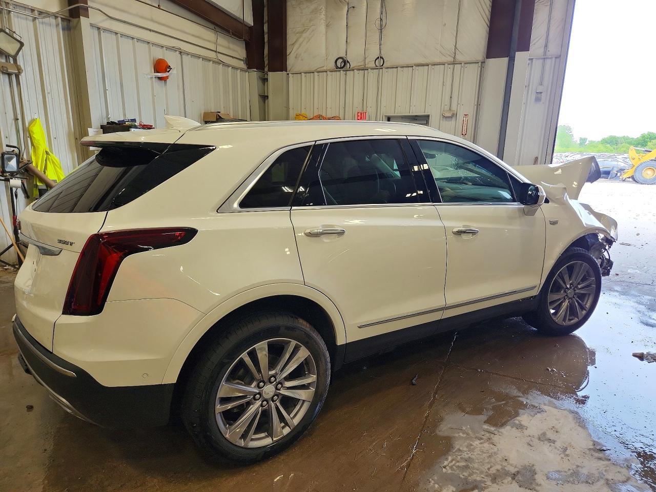 2025 CADILLAC XT5 — фото 3