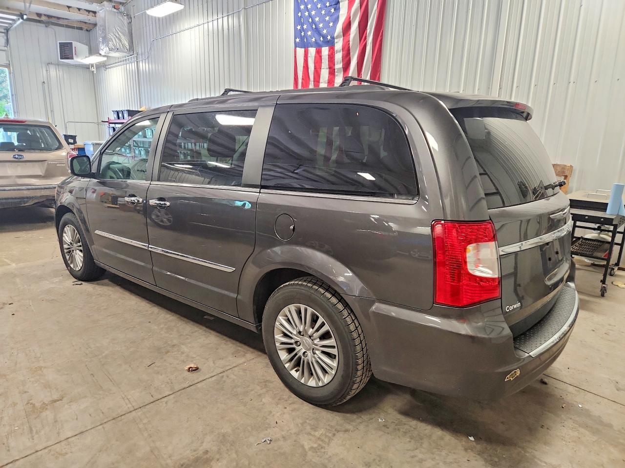 2015 CHRYSLER TOWN & COUNTRY — фото 2
