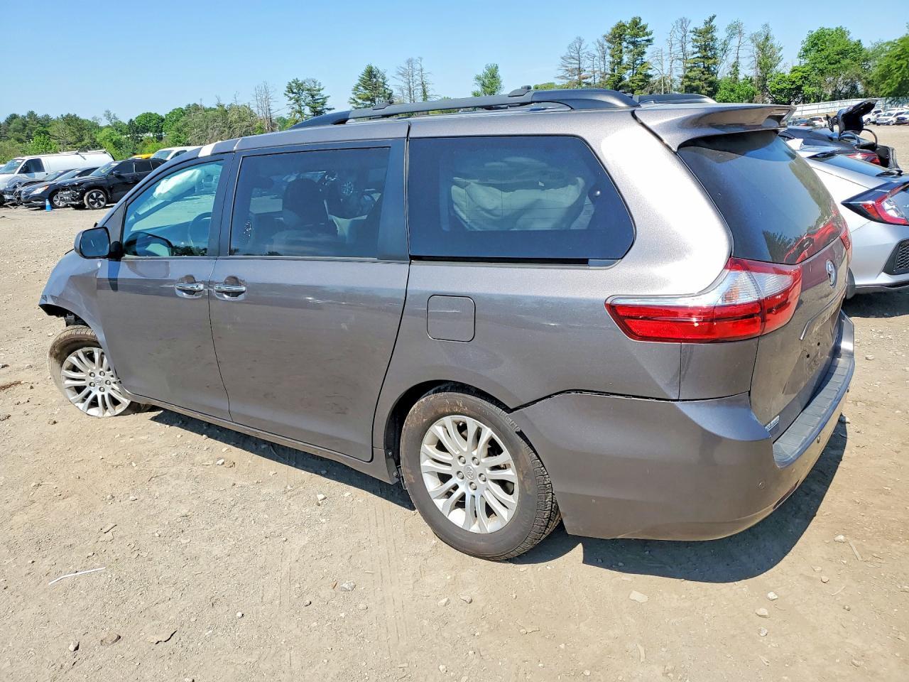 2017 TOYOTA SIENNA — фото 2