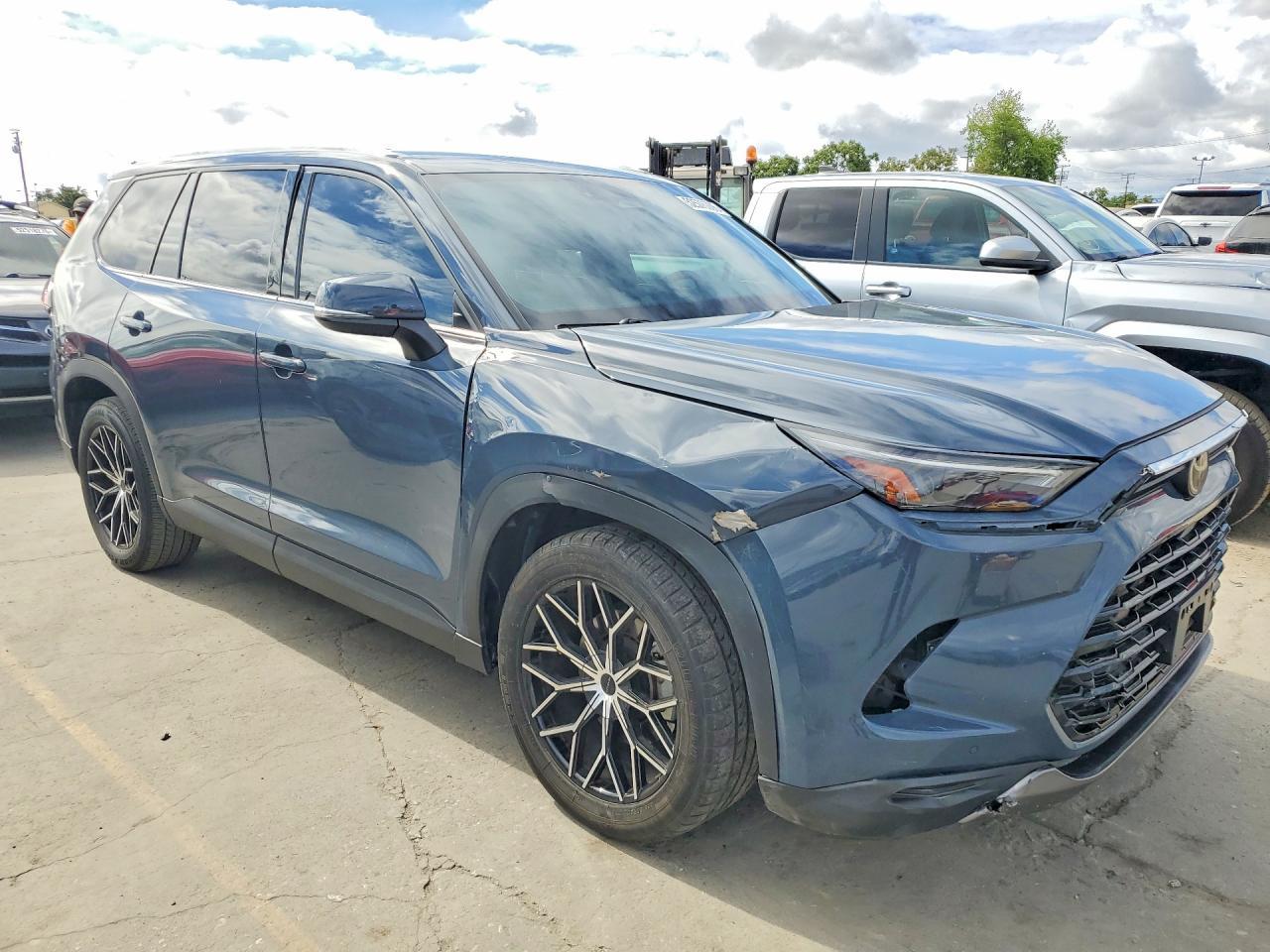 TOYOTA HIGHLANDER