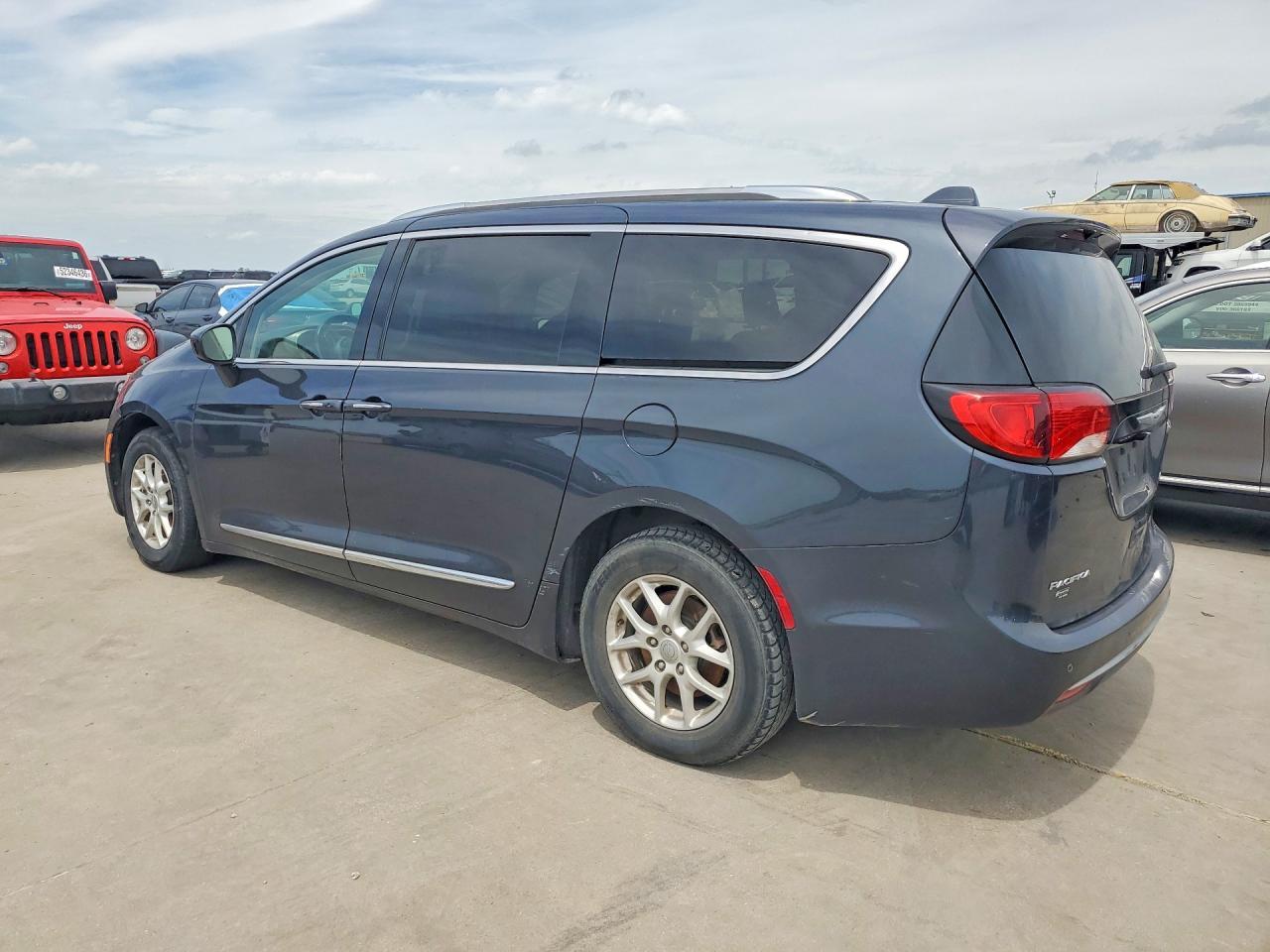 CHRYSLER PACIFICA