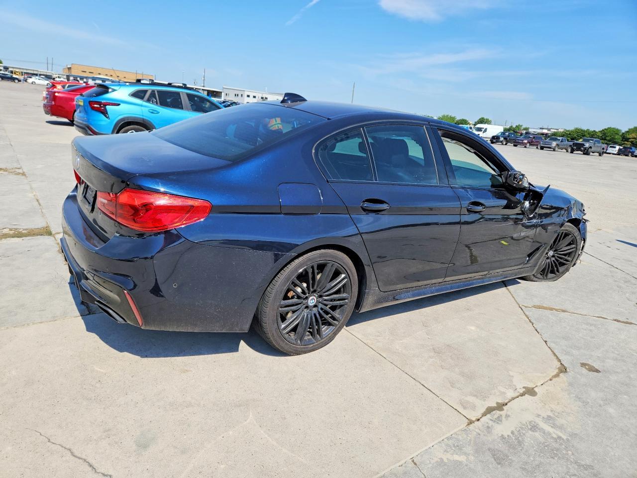 2019 BMW 5 SERIES — фото 3