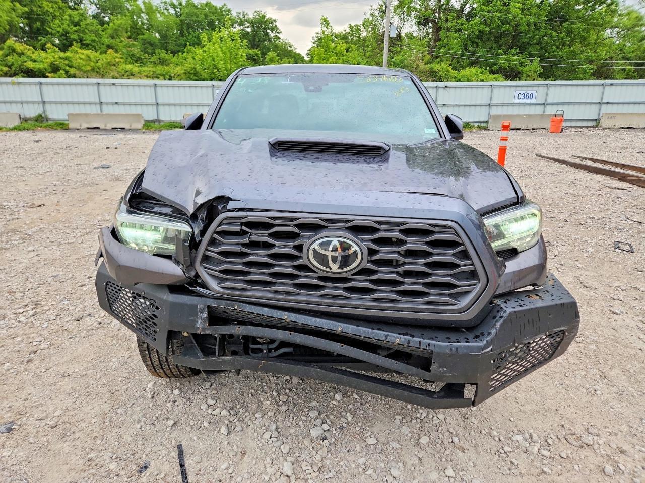 TOYOTA TACOMA