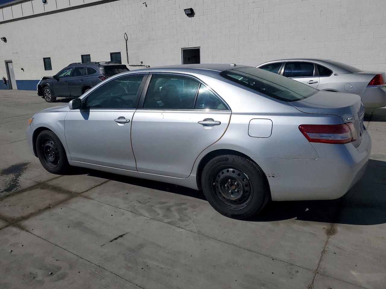 2010 TOYOTA CAMRY — фото 2