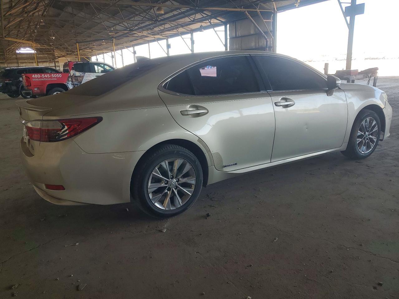 2015 LEXUS ES 300H — фото 3