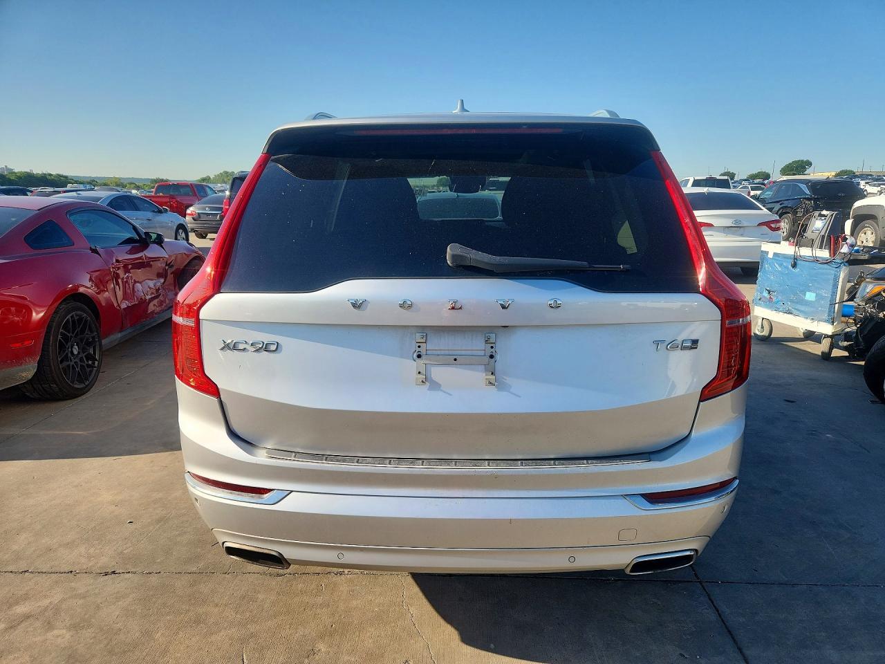 VOLVO XC90