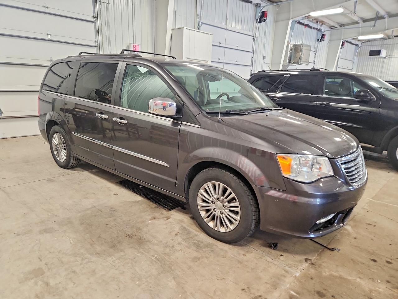 2015 CHRYSLER TOWN & COUNTRY — фото 4