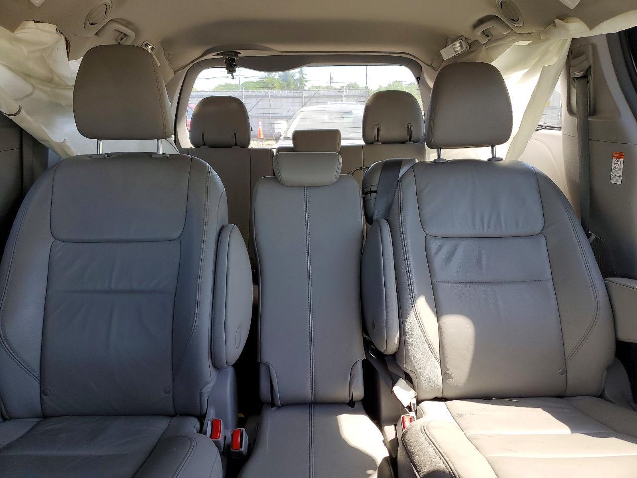 2017 TOYOTA SIENNA — фото 10