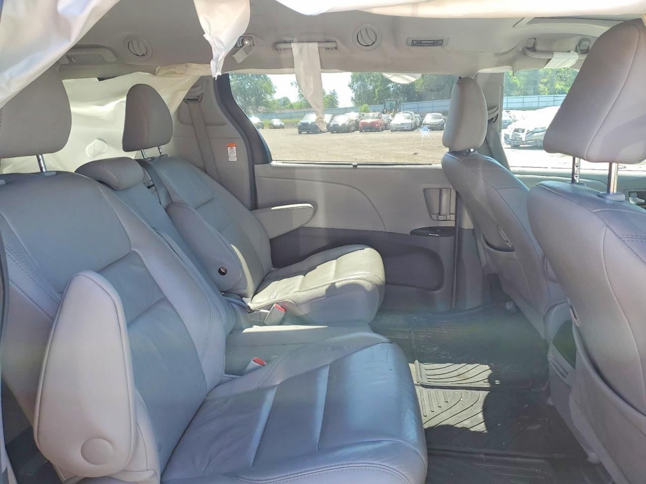 2017 TOYOTA SIENNA — фото 11