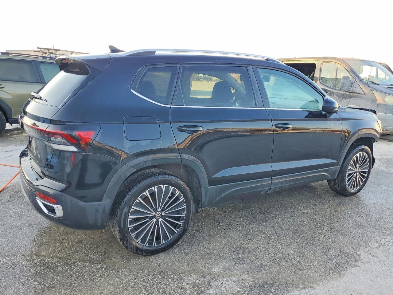 VOLKSWAGEN TAOS