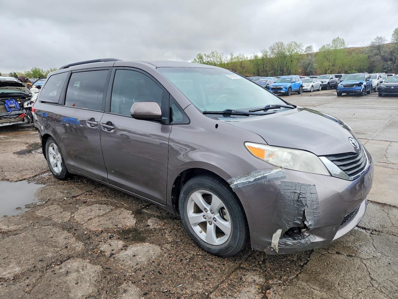 2013 TOYOTA SIENNA — фото 4