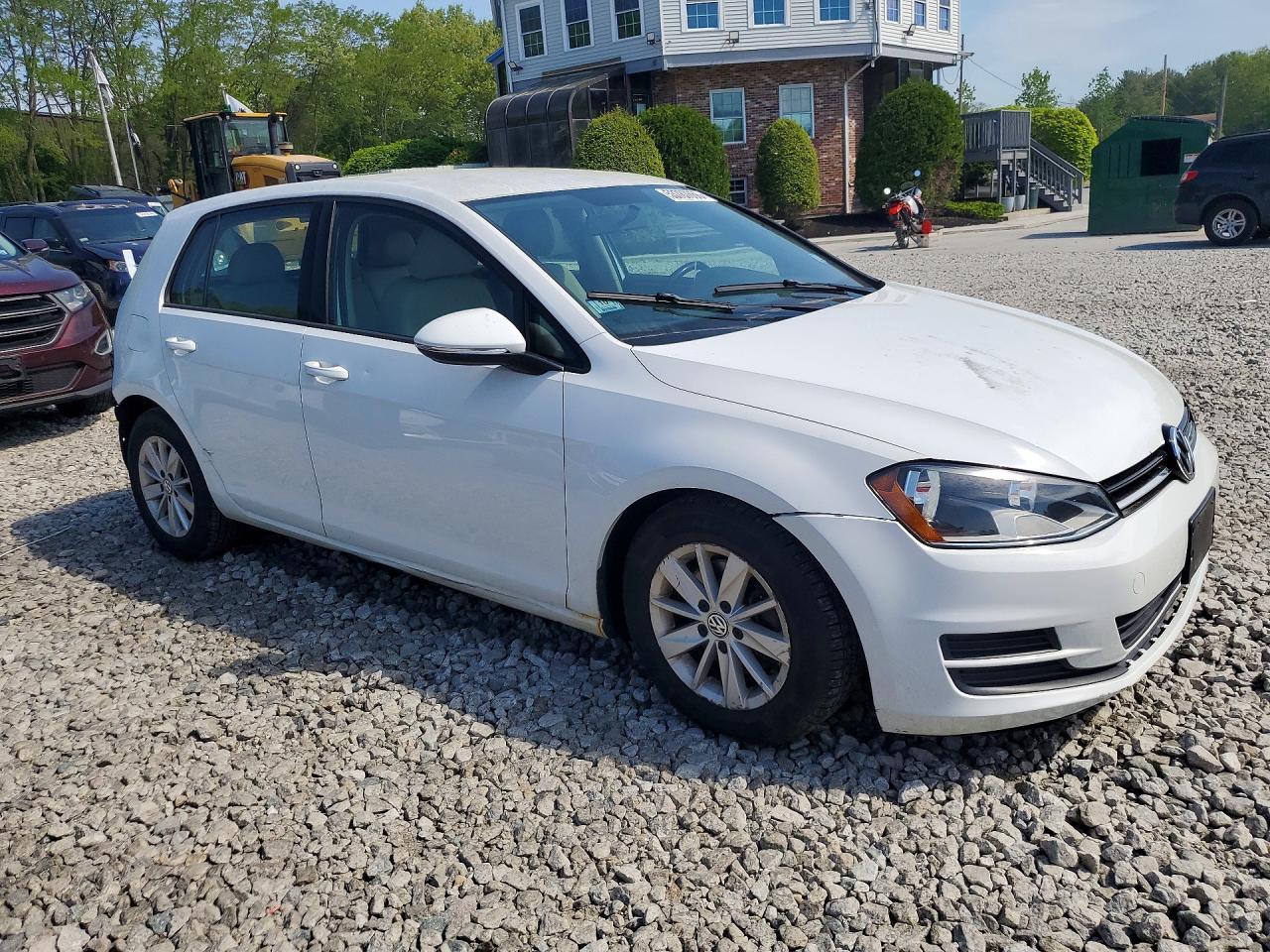 VOLKSWAGEN GOLF
