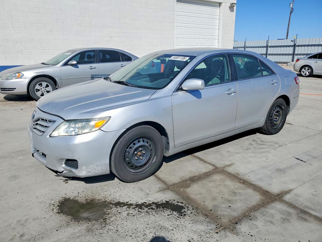 2010 TOYOTA CAMRY — фото 1