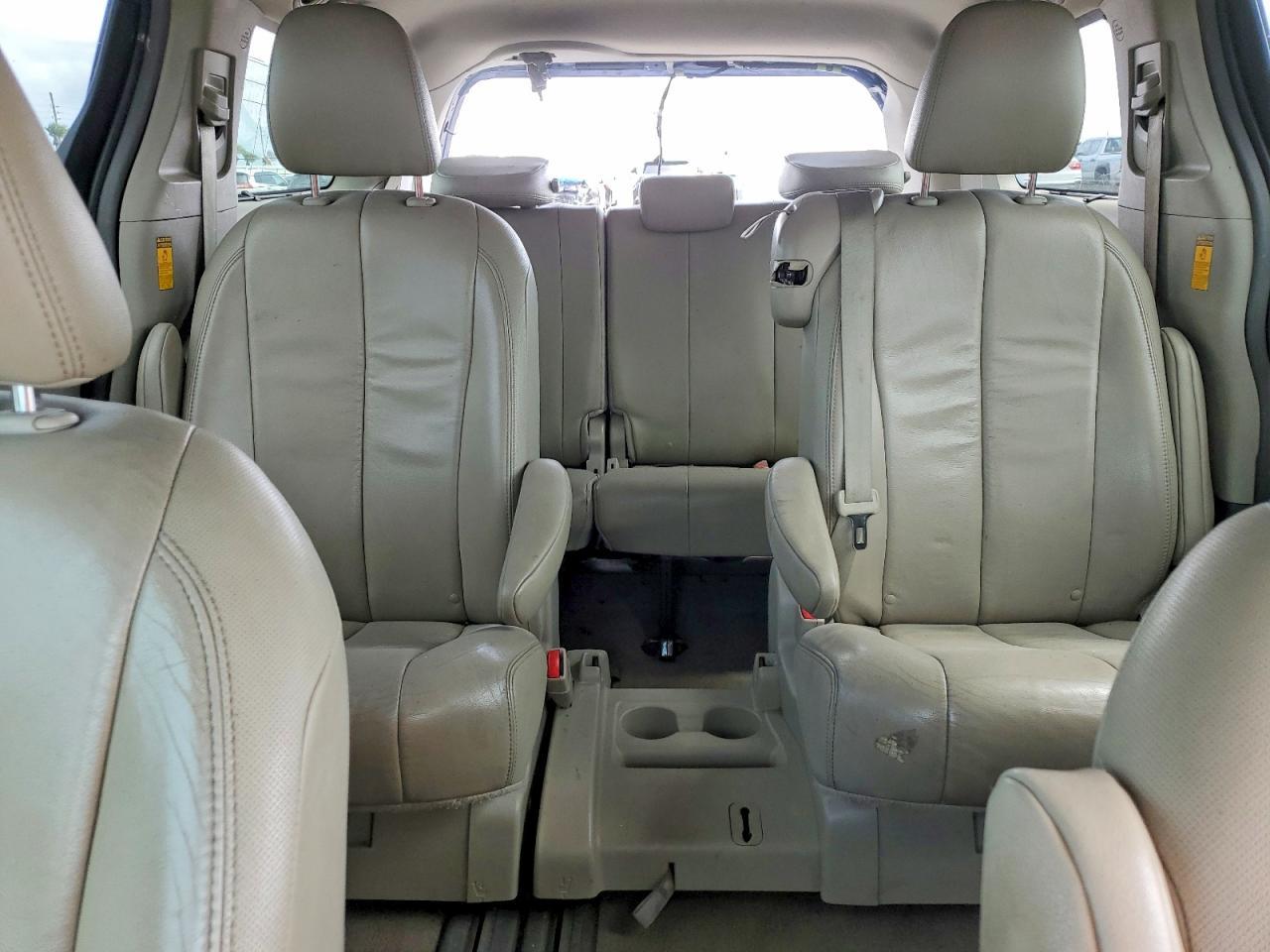 2014 TOYOTA SIENNA — фото 10